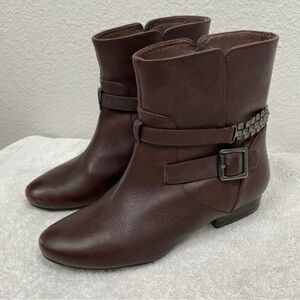 Le Saunda Women's Brown Leather Studded Flat Pull On Bootie Size 5 Classic Boho